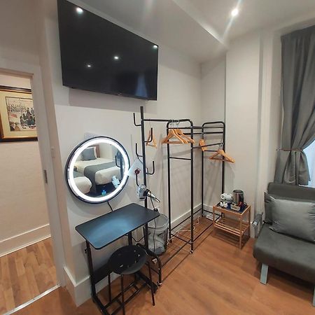Falcon Hotel Лондон Екстериор снимка